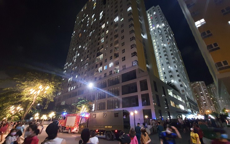 TP.HCM: Cháy căn hộ chung cư, người dân hoảng loạn tháo chạy