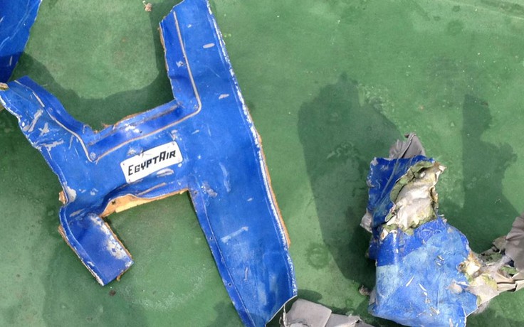 Giải mã hộp đen: Máy bay EgyptAir có thể bốc cháy hoặc bị đánh bom