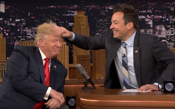 Donald Trump chấp nhận bị vò đầu để chứng minh... tóc thật