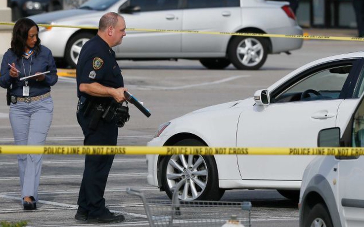 Cảnh sát Mỹ bắn chết luật sư xả súng làm bị thương 9 người