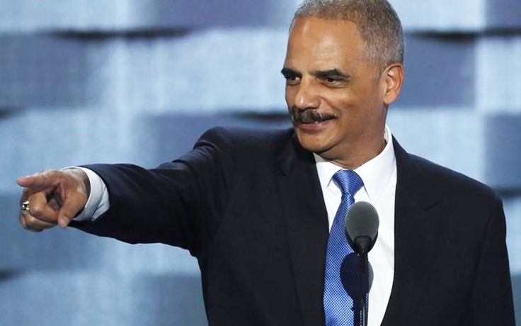 Bang California thuê cựu bộ trưởng tư pháp, chuẩn bị ‘đấu’ với ông Trump