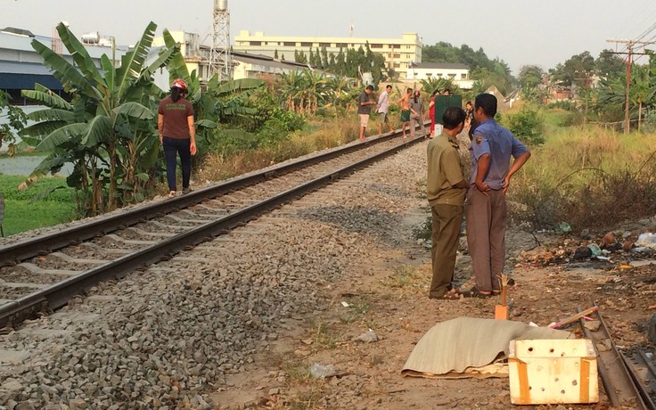 Một người bị tàu hỏa kéo lê hàng chục mét, tử vong tại chỗ