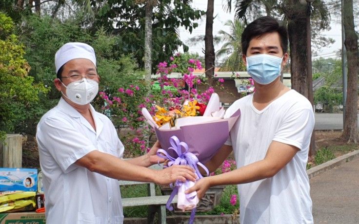 Bệnh nhân đầu tiên nhiễm Covid-19 ở Đồng Nai xuất viện đúng ngày sinh nhật