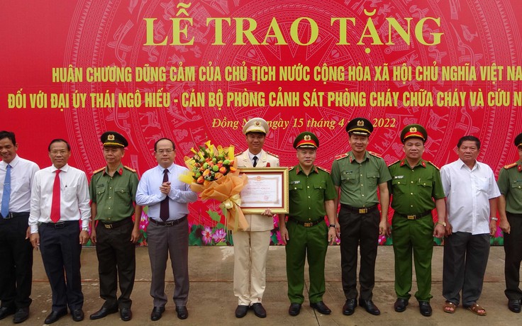 Trao Huân chương Dũng cảm cho đại úy cứu nhiều người đuối nước ở Bà Rịa-Vũng Tàu