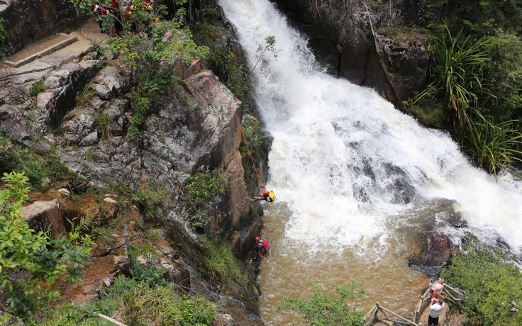 Sau vụ du khách Hàn Quốc chết ở Datanla: Cấm nhảy thác từ độ cao 11m