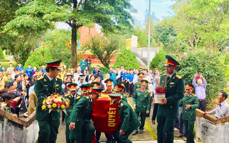 Đưa hài cốt các liệt sĩ, nạn nhân vào trong nghĩa trang liệt sĩ Bảo Lộc