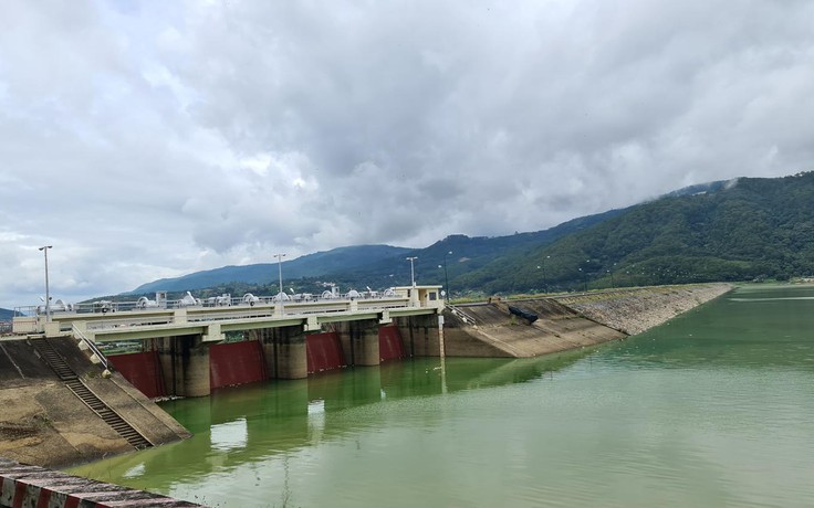 Lâm Đồng: Mưa lớn kéo dài, các hồ thủy điện đồng loạt xả nước điều tiết hồ