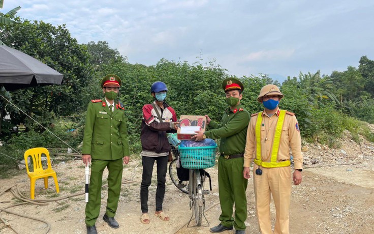 Đạp xe 2000km từ An Giang đến Tuyên Quang tìm việc làm, anh chàng nhận điều bất ngờ