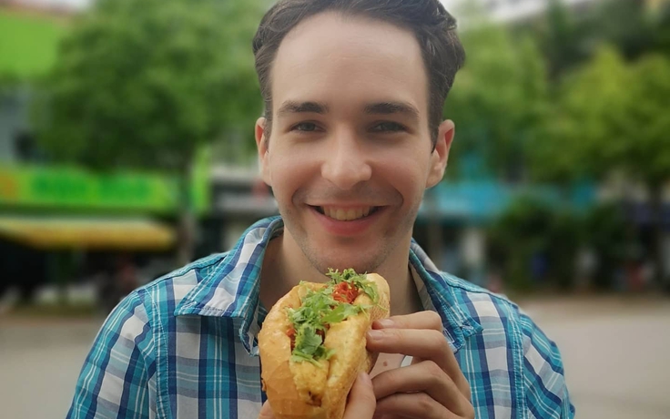 TikToker người Pháp: 'Bánh mì Việt Nam có rất nhiều rau, hương vị khác biệt'