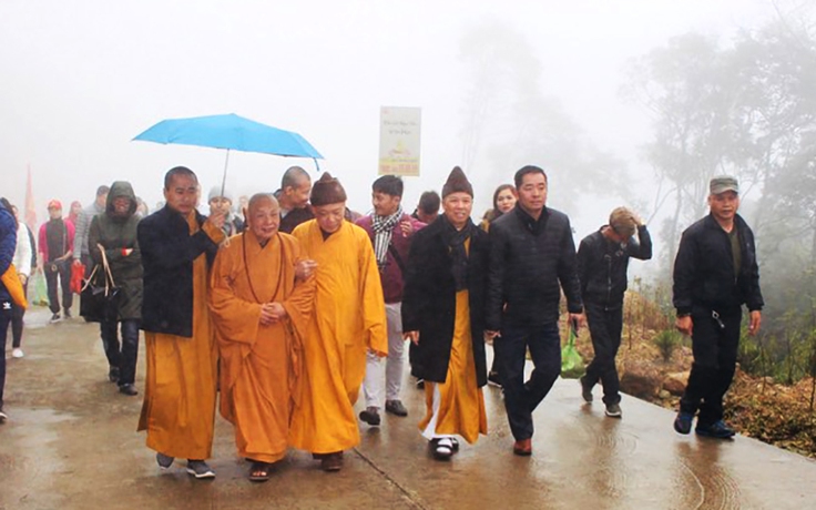 Hàng vạn người hành hương về nơi vua Trần hóa Phật