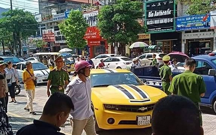 Cảnh sát giao thông truy đuổi xe Chevrolet Camaro như phim hành động ở Quảng Ninh