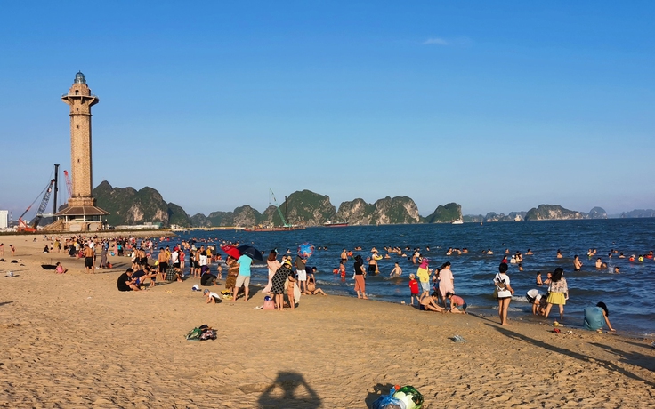 Hôm nay Quảng Ninh mở lại hoạt động du lịch