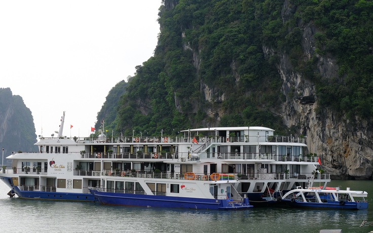 Quảng Ninh xem xét giảm giá vé tham quan cứu gần 200 tàu nghỉ đêm