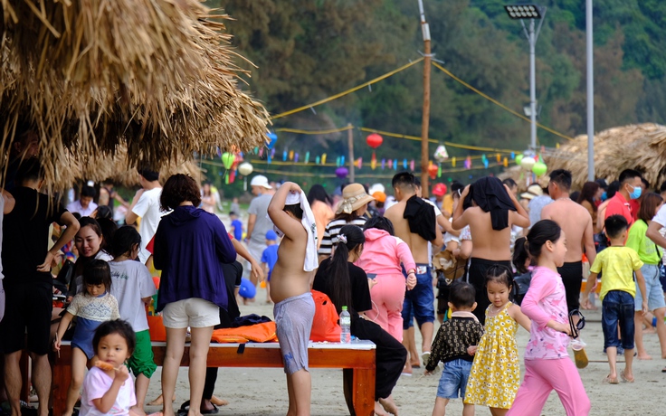 Quảng Ninh chỉ đạo khẩn không tập trung đông người tại các bãi tắm