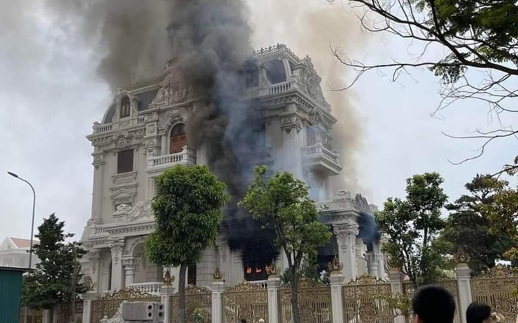 Vụ cháy tòa lâu đài ở Quảng Ninh: Nạn nhân đã thoát ra nhưng lại chạy vào bên trong