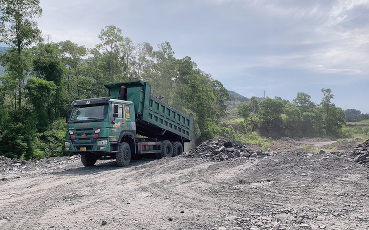 Vụ đổ trộm đất đá thải mỏ ở TX.Đông Triều (Quảng Ninh): Chính quyền vào cuộc kiểm tra