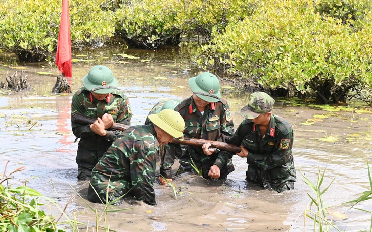 Quảng Ninh: Di dời thành công quả bom gần 230 kg ở sông Kinh Thầy