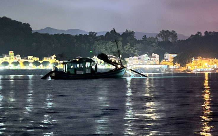 Quảng Ninh: Tàu giã cào uy hiếp môi trường vịnh Bái Tử Long