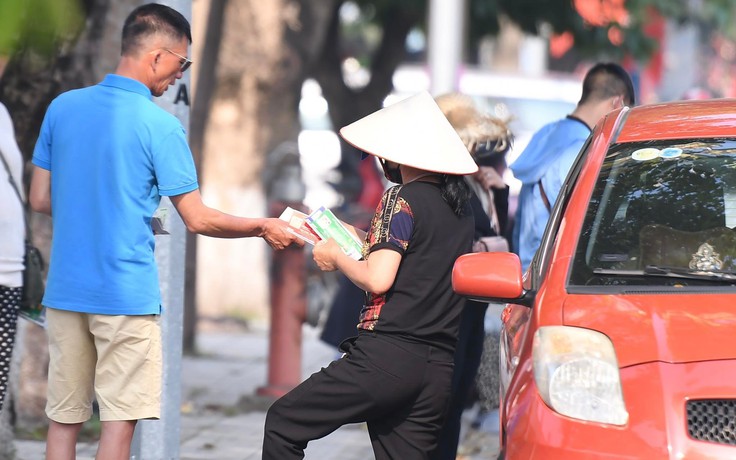 Hét giá cao ngất, dân phe vé chợ đen sân Việt Trì ‘ngáp vặt’ vì ế