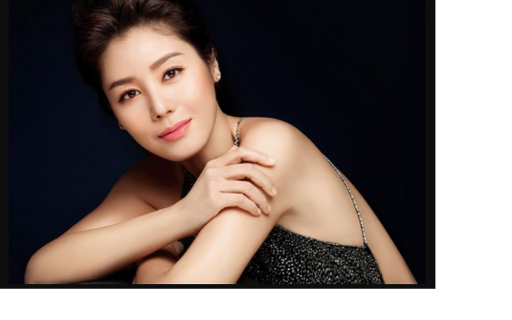 'Mẹ Kim Tan' Kim Sung Ryung bất ngờ có mặt tại Nha Trang