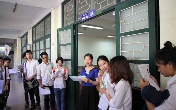 Hà Nội: Nhiều thí sinh đến điểm thi từ sáng sớm