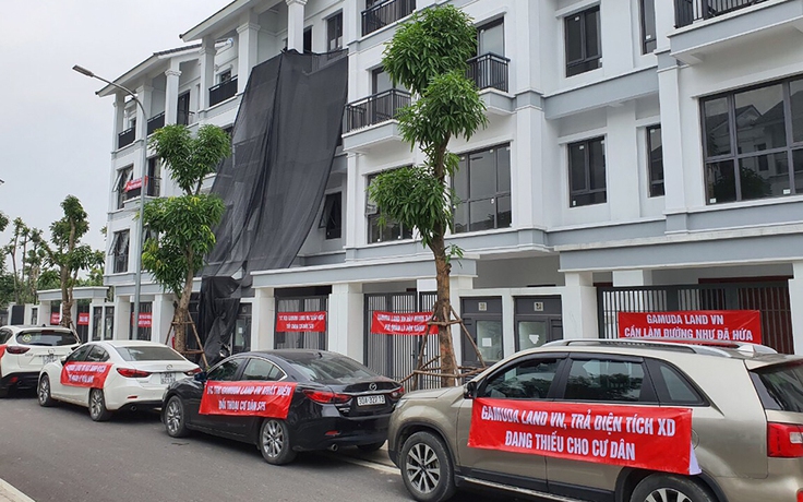Hà Nội: Gamuda Land bị khách hàng căng băng rôn tố ‘ăn gian’ diện tích