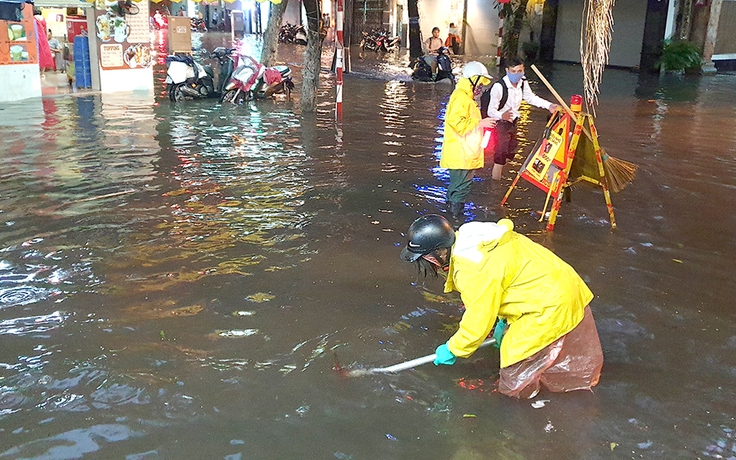 Làm gì để phố Hà Nội không ngập thành 'sông' khi mưa?