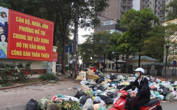 Có đơn vị thu gom nhưng rác thải sinh hoạt vẫn bủa vây đường phố Hà Nội