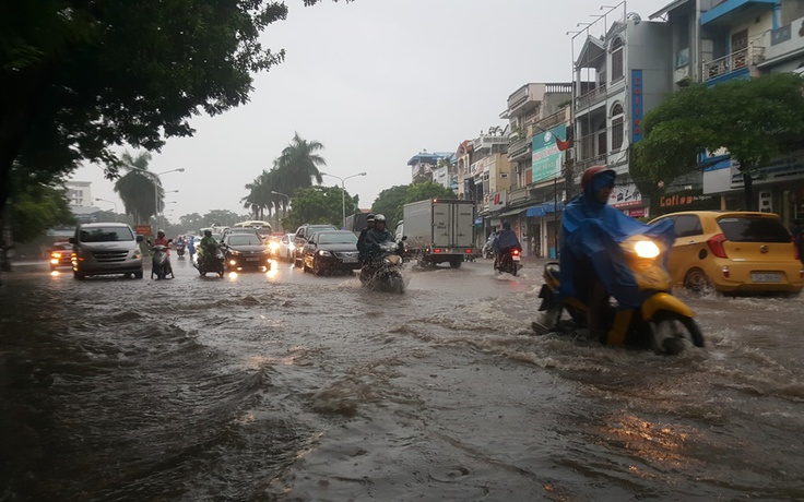 [Chùm ảnh] Hải Phòng ngập lụt vì mưa lớn sau bão số 10