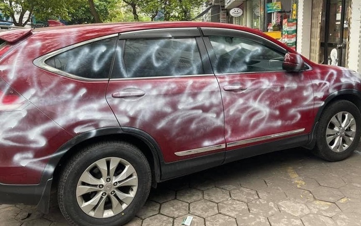Hải Phòng: Xôn xao chuyện ô tô Honda CR-V bị phun sơn vì đỗ chắn cửa hàng