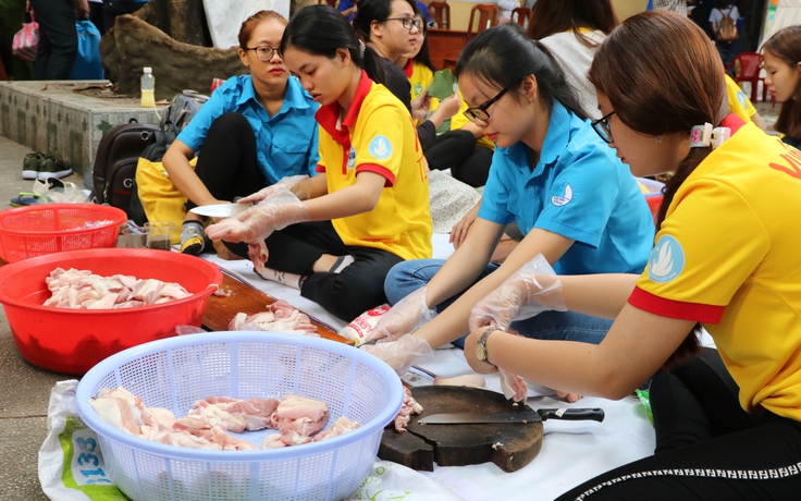 Tết tình nguyện, tết sum vầy bố mẹ