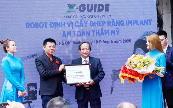 Chuyển giao công nghệ robot định vị cấy ghép răng X-Guide