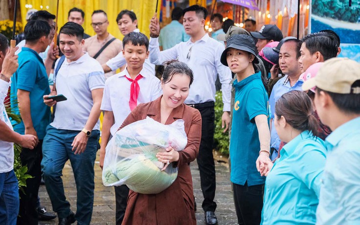 Vu Lan: BĐS Đảo Vàng trao 800 phần quà hỗ trợ bà con nghèo tại Phú Quốc