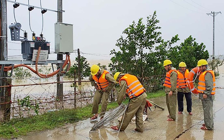 EVNNPC: Tăng cường biện pháp an toàn công tác kiểm tra, khắc phục hậu quả mưa lũ