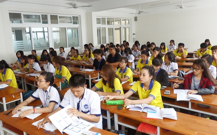 Đóng học phí trễ, nhiều sinh viên phải tạm dừng học 4 tháng