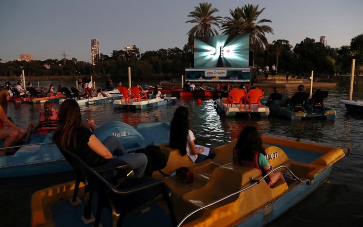 Sau Pháp đến Israel mở rạp chiếu phim trên... mặt nước