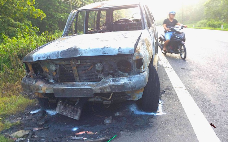 Chở vợ đi sinh, xe ô tô bất ngờ bốc cháy trong đêm khuya