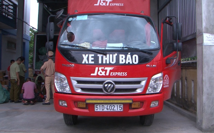 Thừa Thiên - Huế: Bắt 2 xe chuyển phát nhanh chở hàng lậu