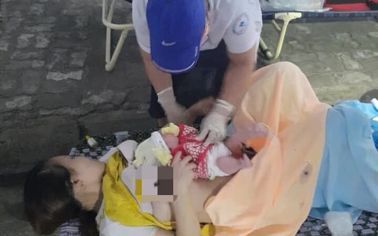 Một sản phụ chuyển dạ và sinh em bé ngay chốt kiểm dịch Thừa Thiên - Huế