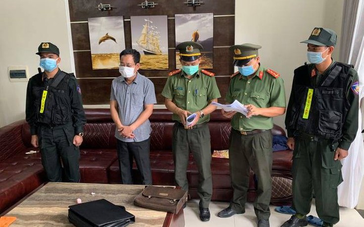 Bắt tạm giam Trần Xuân Long, chánh văn phòng Cảng hàng không quốc tế Phú Bài