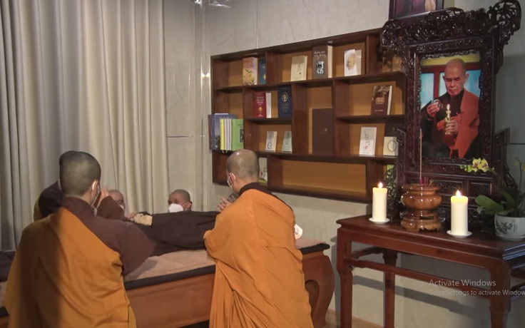 Những hình ảnh đầu tiên từ tang lễ 'im lặng' của Thiền sư Thích Nhất Hạnh
