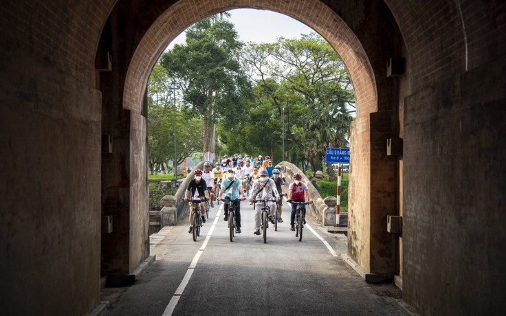 Hàng trăm người đạp xe quảng bá du lịch ở Thừa Thiên-Huế