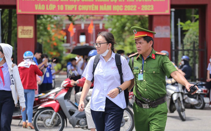 Thừa Thiên - Huế: Hơn 7.000 học sinh tham dự kỳ thi vào lớp 10 trong nắng nóng
