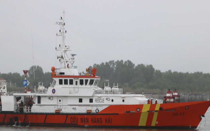Tàu dịch vụ dầu khí va chạm tàu cá, 15 ngư dân bị nạn