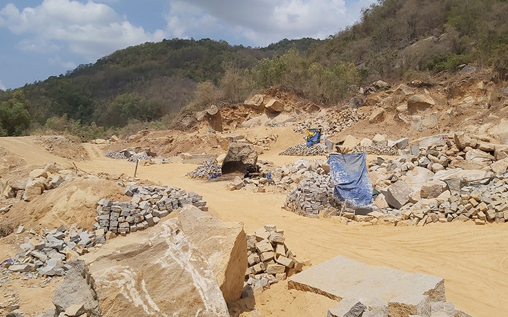 Bà Rịa - Vũng Tàu: Rầm rộ khai thác khoáng sản trái phép dưới chân núi Tóc Tiên