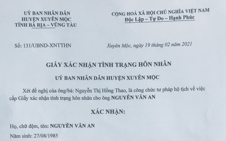 Làm giả giấy xác nhận tình trạng hôn nhân để được cưới cô giáo