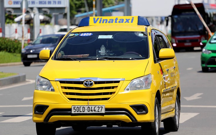 Cạnh tranh với Grab, doanh nghiệp Việt rút lui khỏi Vinataxi