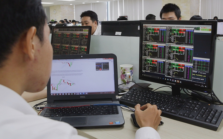 Cổ phiếu của chuyên gia kinh tế Lê Xuân Nghĩa bị hạn chế giao dịch