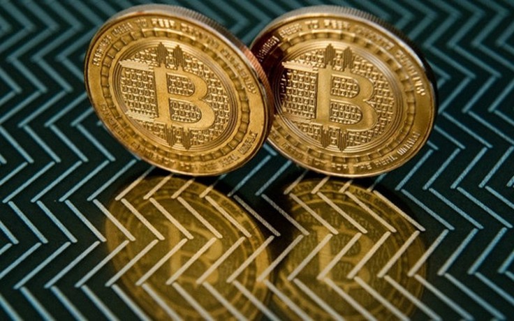 Bitcoin tăng vọt hơn 41% trong ngày cuối tuần