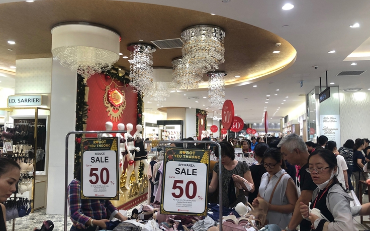 Nô nức mua hàng giảm giá ngày Black Friday